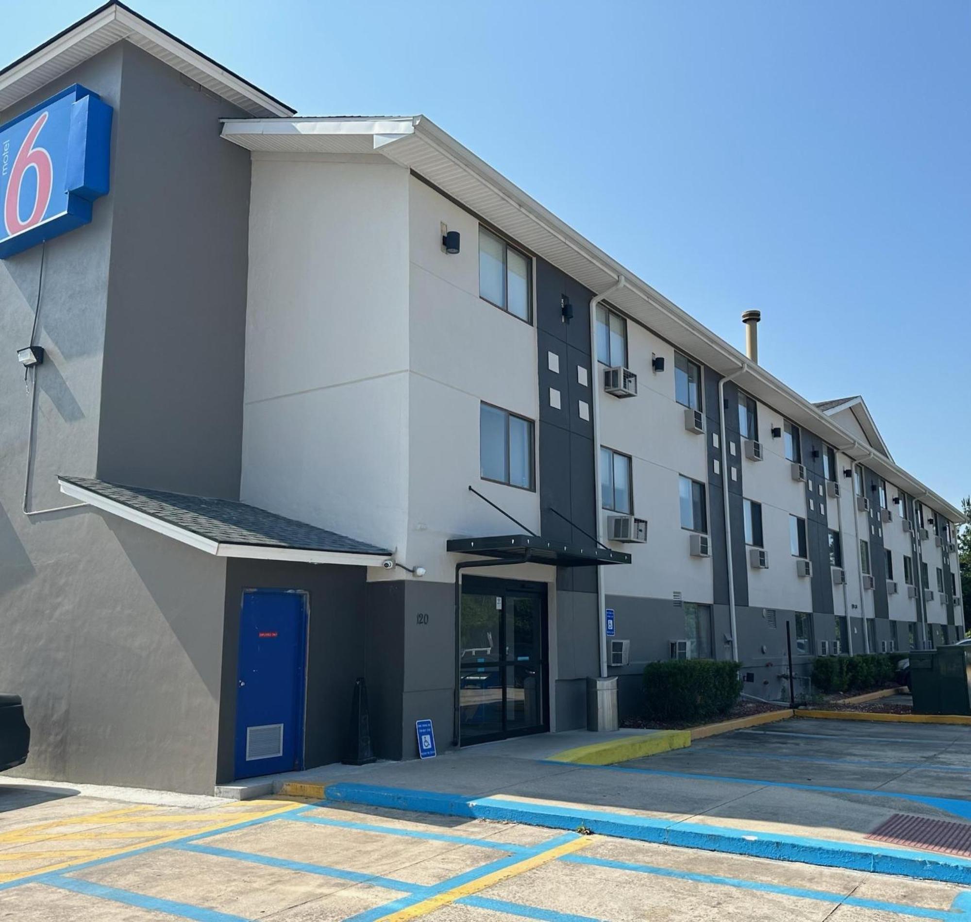 Motel 6 - Newest - Ultra Sparkling Approved - Chiropractor Approved Beds - New Elevator - Robotic Massages - New 2023 Amenities - New Rooms - New Flat Screen Tvs - All American Staff - Walk To Longhorn Steakhouse And Ruby Tuesday - Book Today And Sav Kingsland Luaran gambar